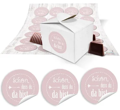 Produktbild von 24 kleine weiße Geschenkboxen Geschenkverpackung Geschenkschachteln 8 x 6,5 x 5,5 + Aufkleber SCHÖN DASS DU DA BIST rosa weiß rose für Gastgeschenke zur Hochzeit, Taufe, Kommunion, Baby-Party