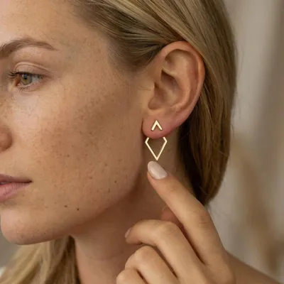 Produktbild von Lundholm Elvine Statement Ohrringe Damen Vergoldet – Geometrisches Design – Premium Edelstahl Gold PVD – Hypoallergen Wasserfest