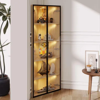 Produktbild von AIORBER LED Glasvitrine Eckschrank mit Glastür Eckvitrine 160 cm hoch mit integrierter Lichtleiste Stauraumschrank für Sammlerstücke Wohnzimmer MDF Eiche