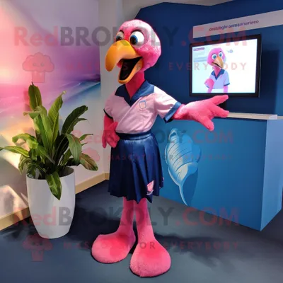Produktbild von Marineblauer REDBROKOLY Flamingo Maskottchen Kostüm charakter bekleidet mit einem Playsuit und Haarspangen
