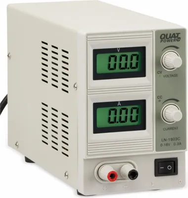 Zdjęcie produktu dla Regulowany zasilacz laboratoryjny QuatPower LN-1803C | Regulowane napięcie (0...18 V) i prąd (0...3 A) | Idealny do warsztatu, szkoły, laboratorium i hobby | Zgodny z RiSU z wbudowanym transformatorem bezpieczeństwa | Niskie tętnienia resztkowe (< 1 mV) | Wentylator z regulacją temperatury | Odporny na zwarcia | Temperatura pracy: 0...40 °C | Lekki i kompaktowy | Waga: 3,2 kg | Wymiary: 95x148x235 mm