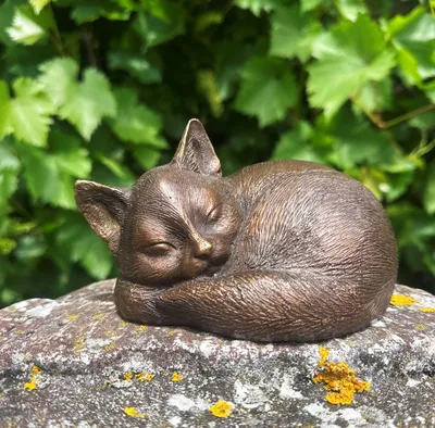 Produktbild von Bronzefigur Katze schlafend 14x11cm eingerollt Dekoration aus Bronze Skulptur Tier Figur Deko Bronzestatue