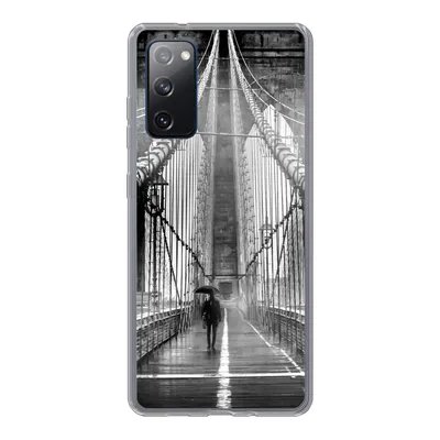 Produktbild von MuchoWow® Handyhülle Schutzhülle Hülle für Samsung Galaxy S20 FE Brooklyn Bridge während des Regens in Schwarz und Weiß Silikon Softcase Handy Hülle - Abdeckung