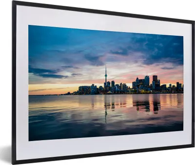Produktbild von MuchoWow® MuchoWow® Gerahmtes Poster Sonnenuntergang hinter der kanadischen Stadt Toronto 60x40 cm - Poster mit zchwarzem Bilderrahmen - Schlafzimmer - Plakat in Rahmen - Drucken