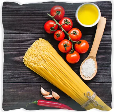 Produktbild von Wallario Premium Kissen, weiche Oberfläche, mit Motiv Italienisches Menü mit Spaghetti, Tomaten, Salz und Chilischoten, Größe: 60 x 60 cm, mit weißer Rückseite