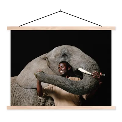 Produktbild von MuchoWow® Textilposter Elefant - Männlich - Tiere - Schwarz 120x90 cm mit holzfarbenen Rahmen - Magnetisch