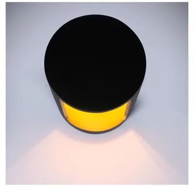 Productafbeelding van Atmooz Oswin wandlamp – 9,5 x 12 x 9,5 cm – Zwart metaal met gouden binnenkant – G9 – Design wandlamp voor sfeerverlichting