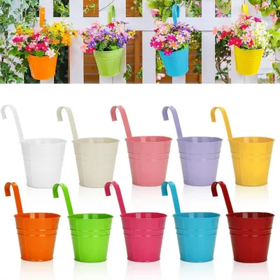 Immagine prodotto di 10 vasi da fiori sospesi in metallo, colorati, da 10 cm, con gancio e foro di drenaggio