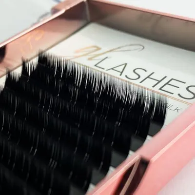 Produktbild von Volumenwimpern mit M-Biegung, gemischt (8–14 mm) für die Wimpernverlängerung in Volumentechnik, 0,07 mm