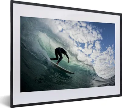 Produktbild von MuchoWow® MuchoWow® Gerahmtes Poster Surfer auf Wellen 40x30 cm - Poster mit zchwarzem Bilderrahmen - Bilderrahmen - Poster im Rahmen