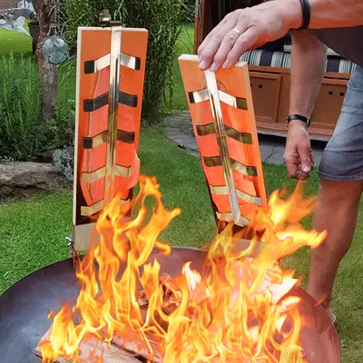 Produktbild von Wolketon 2er-Set Flammlachsbrett Raeucherbrett Flammlachsbretter mit neigbare Edelstahl Halterungen fuer Feuerschalen, BBQ Grill, Outdoor Grill