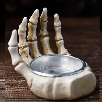 Produktbild von Skelett Hand Kerzenhalter für Halloween Dekoration