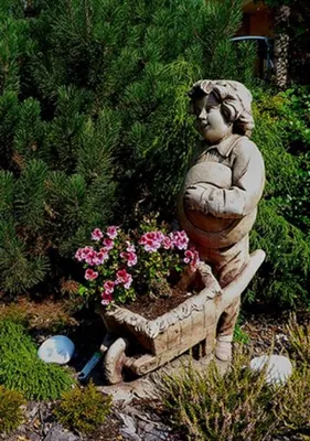 Produktbild von Casa Padrino Jugendstil Skulptur Junge mit Schubkarre Grau 54 x 35 x H. 88 cm - Garten Deko Figur - Garten & Terrassen Deko Accessoires