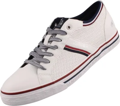Das Bild zeigt einen weißen Freizeitschuh der von der Seite betrachtet wird. Der Schuh hat ein schlichtes Design mit einer gut erkennbaren Sohle und einer klassischen Form.
