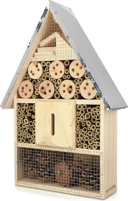 Produktbild von Navaris Insektenhotel aus Holz - Naturbelassenes Insekten Hotel für Fluginsekten - für Bienen Marienkäfer Schmetterlinge Fliegen - Zum Aufhängen
