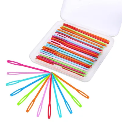 Productafbeelding van 50 stuks plastic naald, 7 cm lang, met grote oog voor garen en handwerk