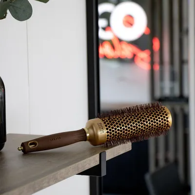 Zdjęcie produktu dla Olivia Garden | Okrągła szczotka Expert Blowout Speed 25 mm - Złoto i brąz - Antystatyczne włosie - Lekka i skuteczna