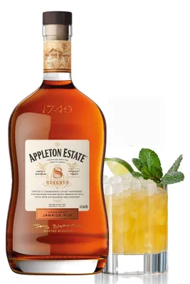 Produktbild von Appleton Estate Reserve Blend 8 Years Old - 8 Jahre gereifter, gold-brauner Jamaica Rum, zum pur Genießen oder für Cocktails - 1 x 0,7 l
