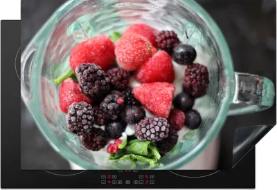 Produktbild von KitchenYeah© Herdabdeckplatte Gefrorene Beeren in einem Mixer , 76x51cm, Küche Deko, Glaskeramikkochfeld Herdabdeckung, Abdeckplatte fùr Kochfeld