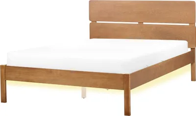 Produktbild von BELIANI Bett Dunkelbraun Gummibaumholz mit LED-Licht Lattenrost 140 x 200 cm Hohes Kopfteil Lamellenoptik Rustikaler Stil Schlafzimmer Doppelbett