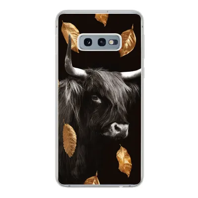 Produktbild von MuchoWow® Handyhülle Schutzhülle Hülle für Samsung Galaxy S10e Schottischer Highlander - Blätter - Gold - Schwarz Silikon Softcase Handy Hülle - Handy