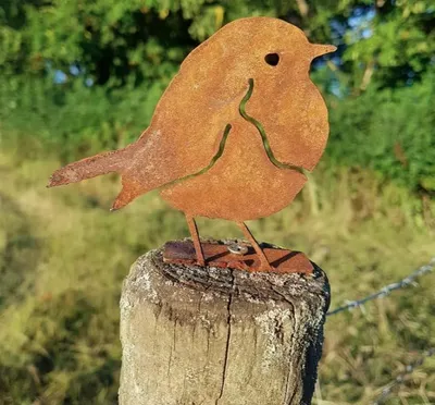 Productafbeelding van Roodborstje in rustieke stijl als tuinversiering, tuinornament, kunstwerk van een roodbruin roodborstje