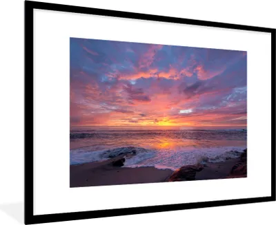 Produktbild von MuchoWow® Gerahmtes Poster Ein bunter Sonnenuntergang am Meer 90x60 cm - Poster mit Schwarzem Bilderrahmen Wandposter Rahmen Foto Bilder - Wanddekoration - Fotos