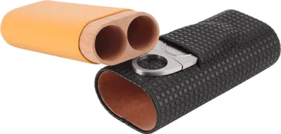 Imagen del producto de Estuche de viaje para cigarros de cuero , con cedro y 2 compartimentos, y un humidificador con cortacigarros