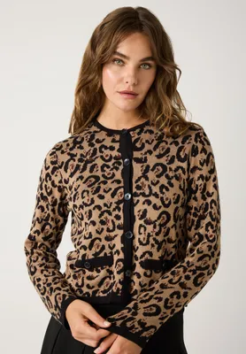Produktbild von More & More Damen Cardigan mit Allover-Leomuster, kurz und schmal geschnitten
