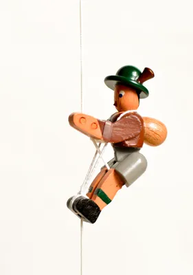 Produktbild von Holzspielzeug Kletterfigur Bergsteiger braun Höhe=6,5 (Kletterseil ca 45 cm)cm NEU