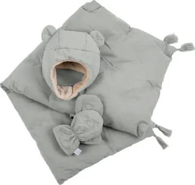 Imagen del producto de Kit de accesorios para cochecito, que incluye gorro, guantes y manta de plumón, ideal para mantener al bebé abrigado en los días fríos