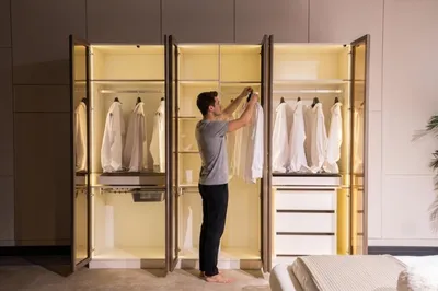 Image de Armoire à 2 portes avec tringle à vêtements, beige, style moderne et élégant