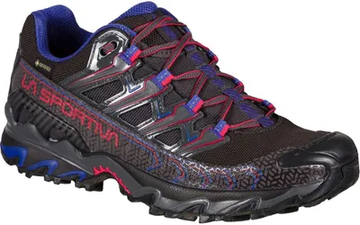 Wanderschuhe für Damen; Modell "Ultra Raptor II Woman Gtx" von La Sportiva; in Schwarz mit lila und roten Akzenten.
