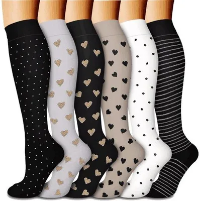 Produktbild von Knie compressiekousen met verpleegstersprint, voor hardlopen en fietsen, 15-25 mmHg Unterdrückung, Polyester-Elasthan-Mix, S/M.