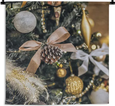 Produktbild von MuchoWow® Wandteppich Wandbehang Eine Nahaufnahme von Weihnachtsbaumschmuck 150x150 cm Tapisserie Dekoration Wandtuch - Wohnaccessoires - Modernes