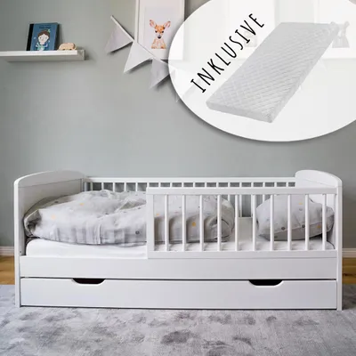 Obrázok produktu pre Detská posteľ 70x140 cm s matracom, lamelovým roštom, zásuvkou a nárazníkom z masívneho dreva v bielej farbe - 140 x 70 cm ideálna veľkosť po detskej postieľke