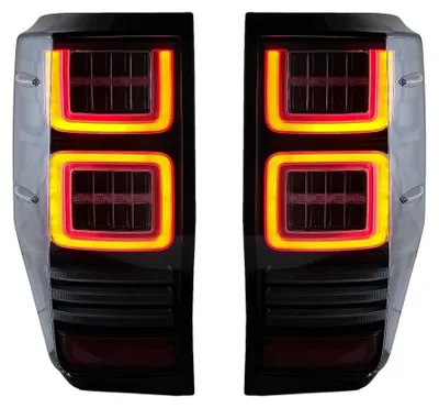 Immagine prodotto di Fari posteriori a LED per Ford Ranger 2012-2018, trasparenti, con indicatori di direzione sequenziali e dinamici.