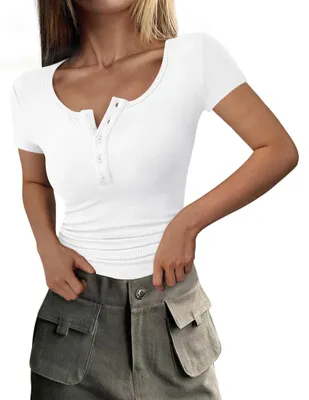 Obrázek produktu pro Dámské tričko s krátkým rukávem - model Henley, bílé barvy