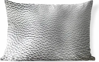 Produktbild von MuchoWow® Outdoor Kissen - Grauer Lederhintergrund - 50x30 cm - Wetterfest - Lounge Kissen - Sofa kissen - Wohnzimmer Dekoration