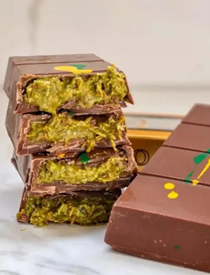 Produktbild von Coral Dubai Style Schokolade mit Pistaziencreme und Teigfäden