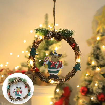 Imagen del producto de 4 coronas navideñas: Decoración festiva para ventanas y puertas, con adornos de árbol de Navidad y guirnalda de luces