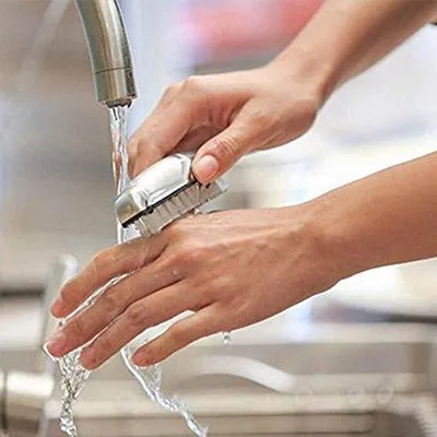 Immagine prodotto di Spazzola professionale per la pulizia delle unghie delle mani e dei piedi.