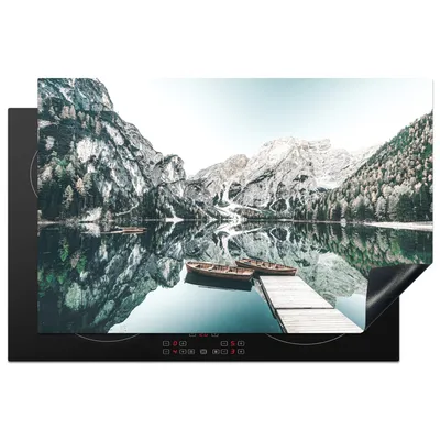 Produktbild von KitchenYeah© Herdabdeckplatte Landschaft - Boot - Winter - Berge , 81x52cm, Küche Deko, Glaskeramikkochfeld Herdabdeckung, Abdeckplatte fùr Kochfeld