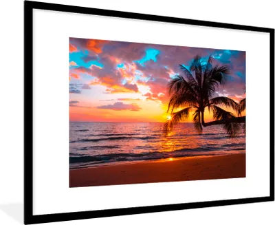 Produktbild von MuchoWow® Gerahmtes Poster Palme - Sonnenuntergang - Strand - Meer - Horizont 90x60 cm - Poster mit Schwarzem Bilderrahmen Wandposter Rahmen Foto Bilder - Wanddekoration - Fotos