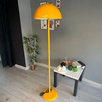 Produktbild von Gelbe Stehlampe Moderne Dekorative Stehlampe aus Metall
