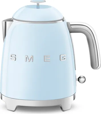 Produktbild von Smeg Mini-Wasserkocher 50er-Jahre-Stil „GLÄNZEND Blau“ „KLF05PBEU“