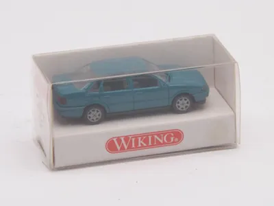 Produktbild von Wiking PKW VW Passat Variant dunkelgrün 004302