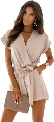 Immagine prodotto di Tuta estiva da donna Unicolor - Elegante pezzo unico con cintura e scollo a V Beige/L/40