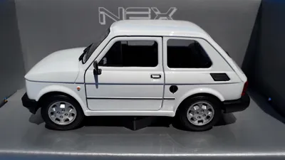 Produktbild von Welly Fiat 126P Maluch weißes Metallmodell 1:21