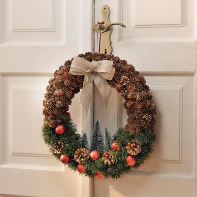 Produktbild von Kranz Weihnachtswäldchen rustikal mit Naturzapfen und Juteschleife Ø 43 x 8 cm